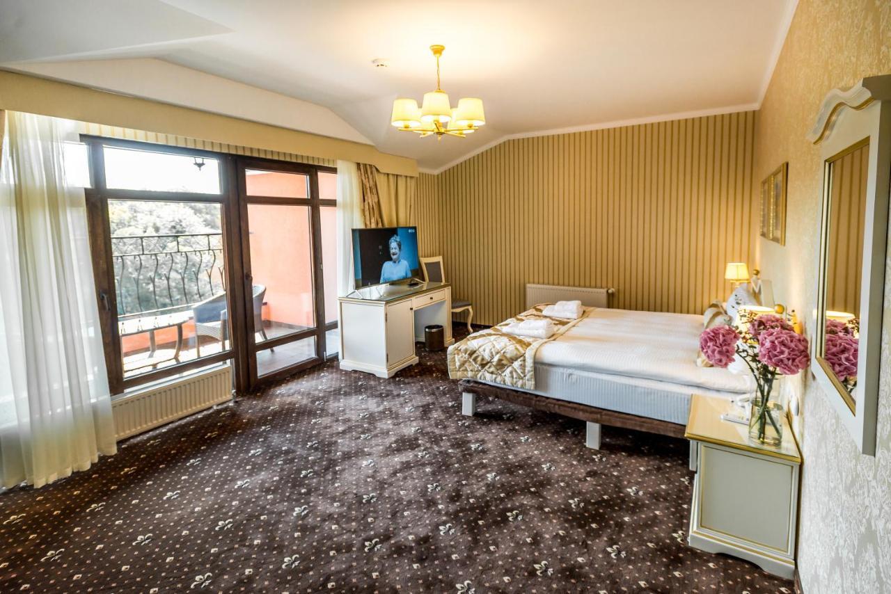 Fenix Town Hotel Виниця Екстериор снимка