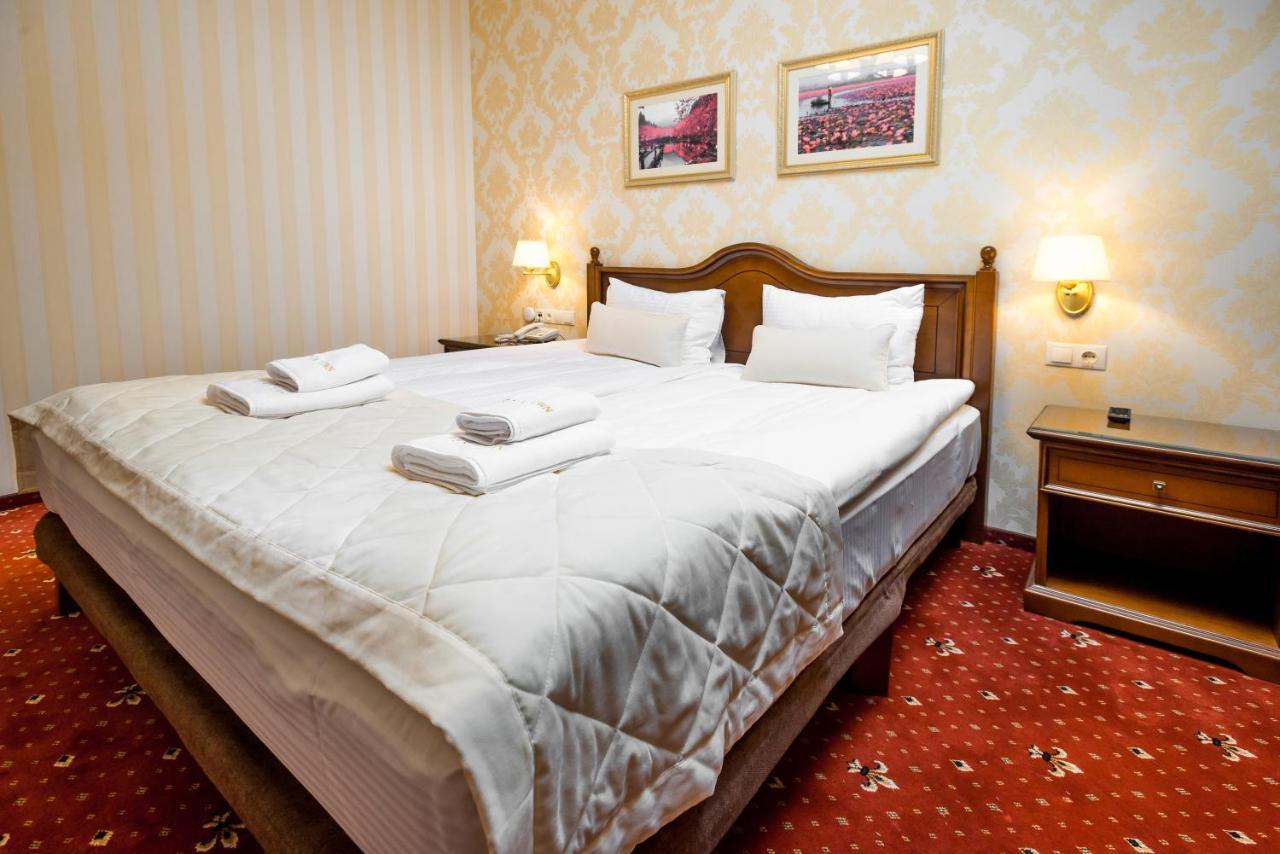 Fenix Town Hotel Виниця Екстериор снимка