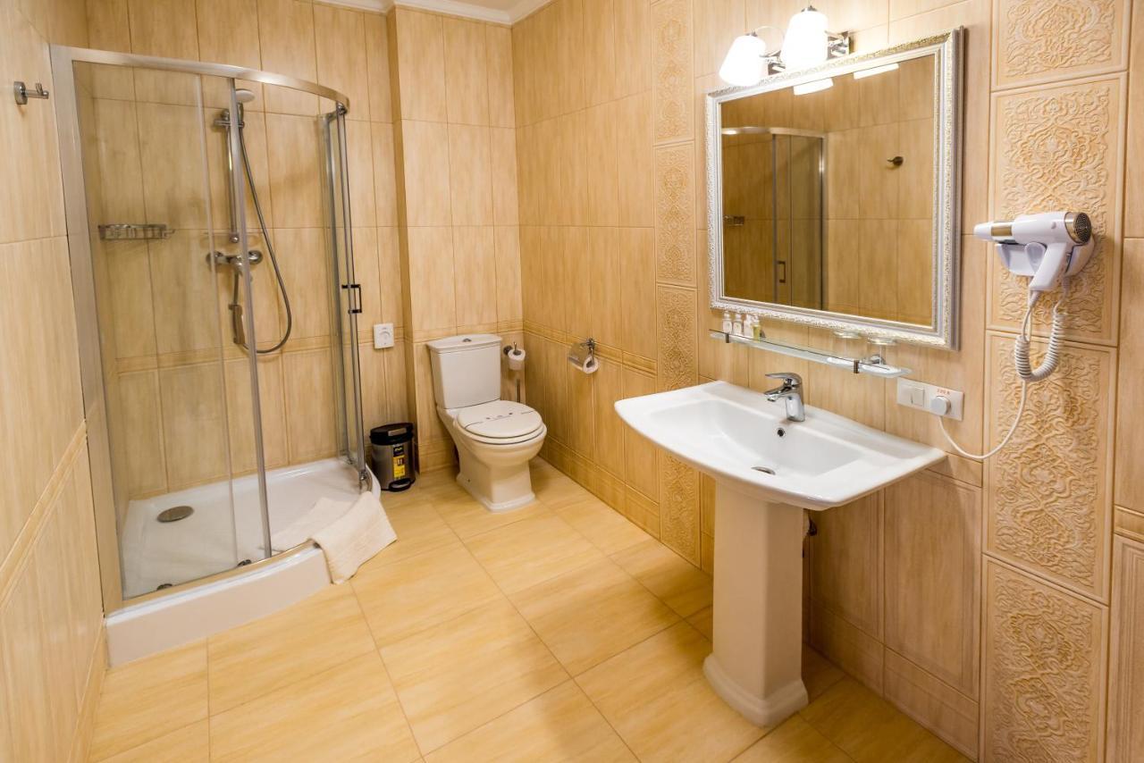 Fenix Town Hotel Виниця Екстериор снимка
