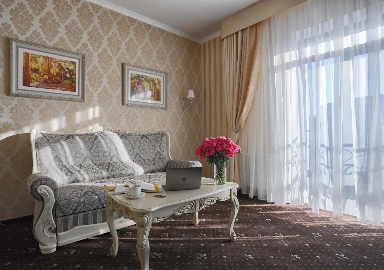 Fenix Town Hotel Виниця Екстериор снимка