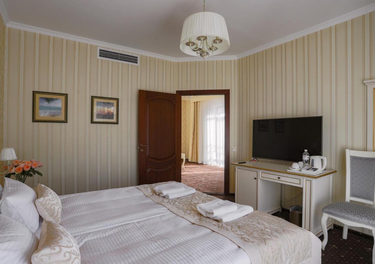 Fenix Town Hotel Виниця Екстериор снимка