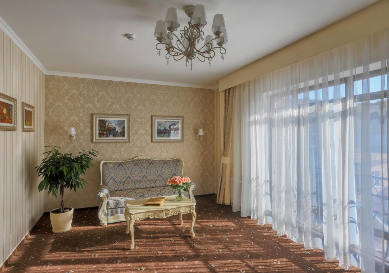 Fenix Town Hotel Виниця Екстериор снимка