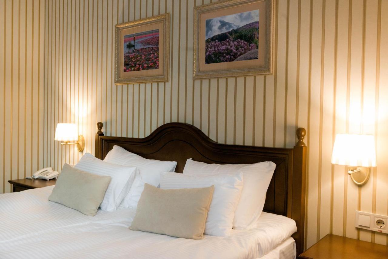 Fenix Town Hotel Виниця Екстериор снимка